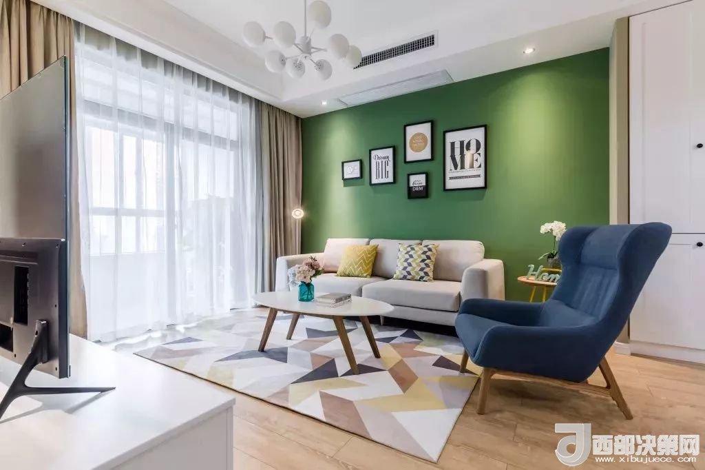 沙發(fā)背景墻選對(duì)裝飾畫，才能美了整個(gè)客廳空間！