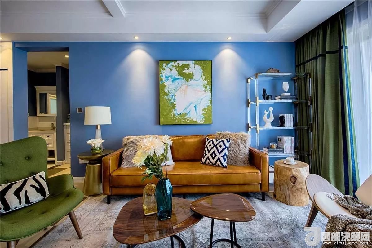 沙發(fā)背景墻選對(duì)裝飾畫，才能美了整個(gè)客廳空間！