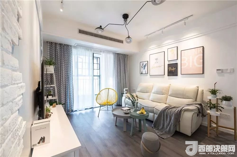 沙發(fā)背景墻選對(duì)裝飾畫，才能美了整個(gè)客廳空間！