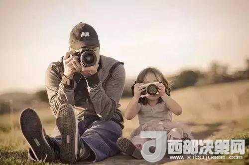 “曾子殺豬”故事在前，最近又有《父母說好考了90分就去看海，被爽約后女孩離家出走》新聞在后。父母如果自己的行為“打臉”了，又怎么能在孩子面前掌握教育的主動權(quán)。