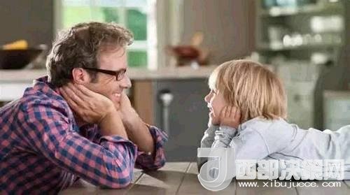 “你長大之后會變得非常忙，所以我希望你能在小時候停下來低頭聞聞花香，然后把花瓣和葉子放進你的小竹筐，在我們的客廳和院子里瘋跑。”