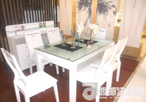 喜歡白色餐桌 但椅子該如何搭配？