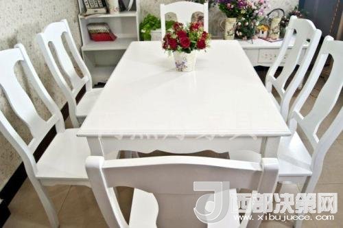 喜歡白色餐桌 但椅子該如何搭配？