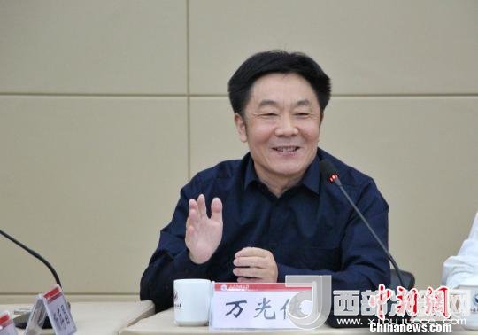 圖為山東師范大學(xué)副校長(zhǎng)萬(wàn)光俠在開(kāi)幕式上發(fā)言?！≮w曉 攝