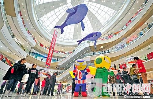 資料圖：購物商場(chǎng)。 <a target='_blank' >中新社</a>記者 佟郁 攝