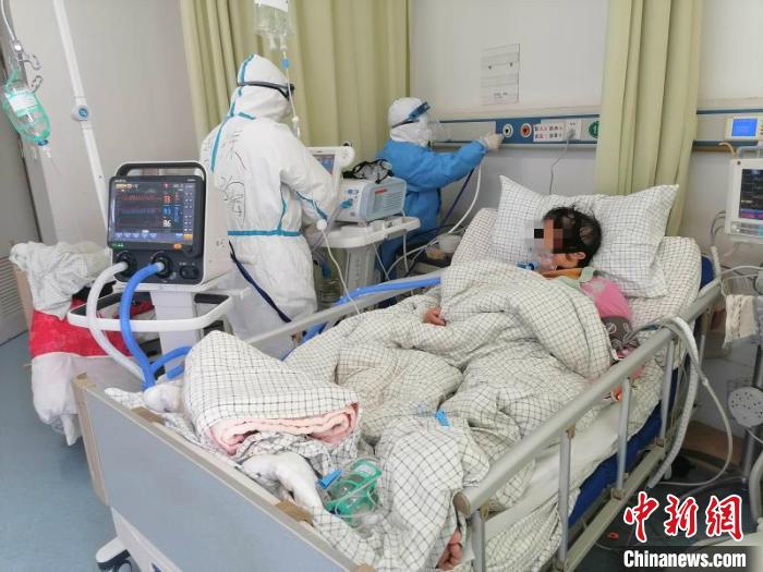 四川援助湖北醫(yī)生：幫患者打開心結(jié)，也是“良藥”