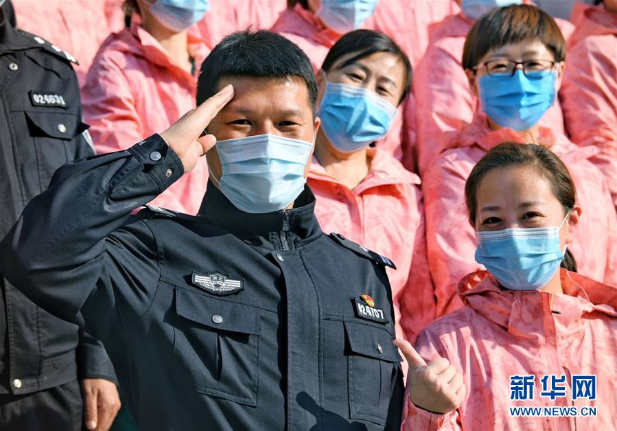 （習(xí)近平致敬的戰(zhàn)“疫”英雄·公安干警篇·圖文互動(dòng)）（1）他們，抗疫一線鑄警魂