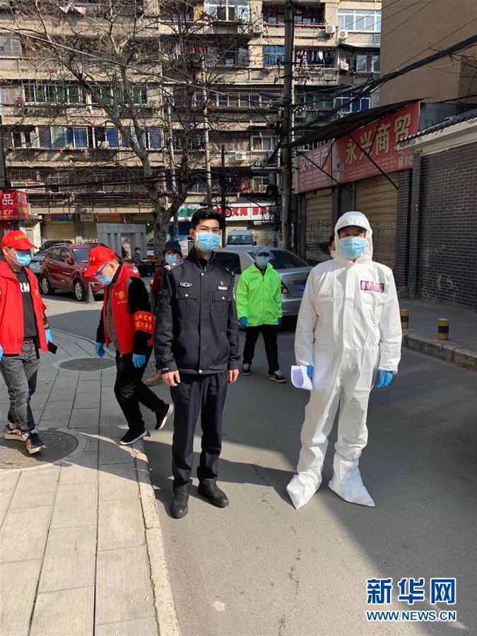 （習(xí)近平致敬的戰(zhàn)“疫”英雄·公安干警篇·圖文互動(dòng)）（6）他們，抗疫一線鑄警魂