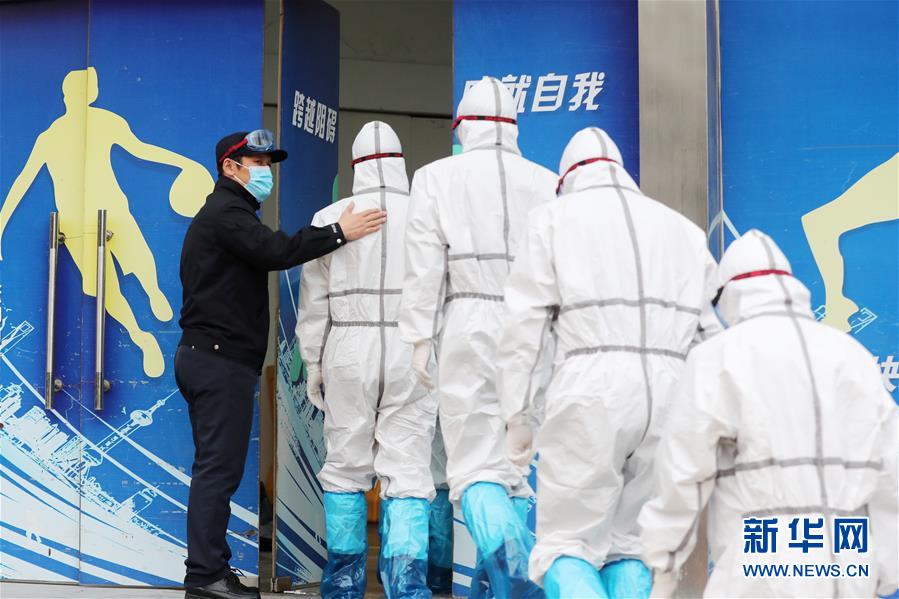 （習(xí)近平致敬的戰(zhàn)“疫”英雄·公安干警篇·圖文互動(dòng)）（2）他們，抗疫一線鑄警魂