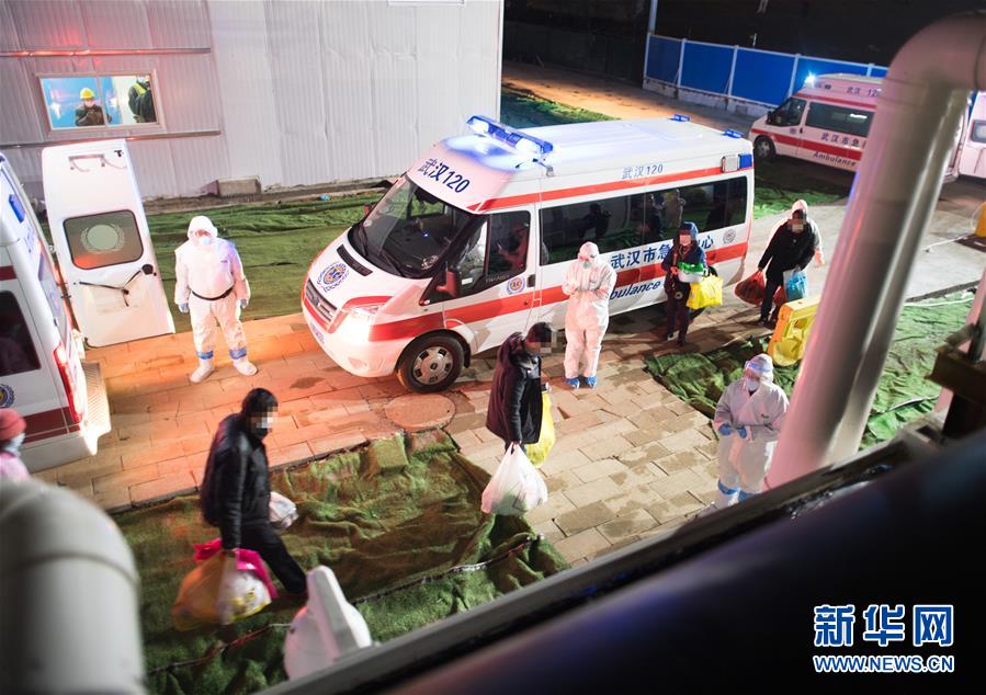 （聚焦疫情防控·圖文互動(dòng)）（11）分秒必爭(zhēng)！一切為了治病救人——中國(guó)抗疫生命至上的生動(dòng)實(shí)踐