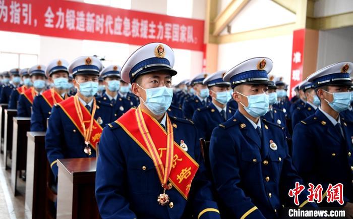 授銜表彰儀式現(xiàn)場。　劉忠俊 攝