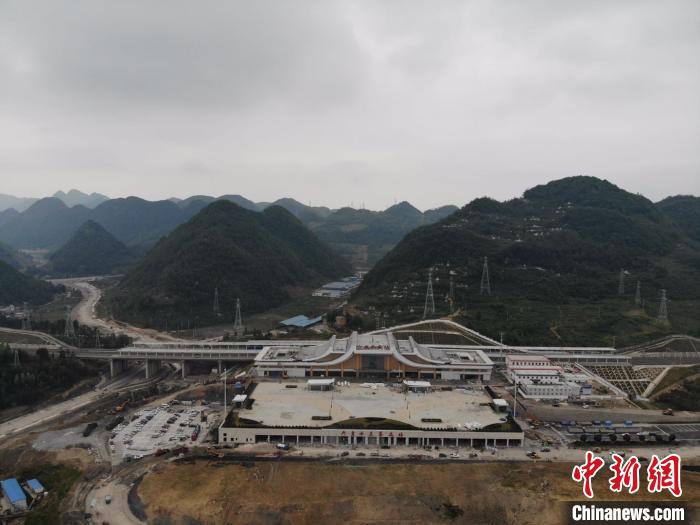 貴州省首條城際高速鐵路——安六鐵路開始聯(lián)調(diào)聯(lián)試。中國鐵路成都局集團(tuán)公司供圖