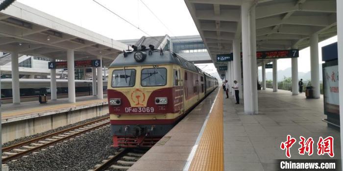 貴州省首條城際高速鐵路——安六鐵路開始聯(lián)調(diào)聯(lián)試。中國鐵路成都局集團(tuán)公司供圖