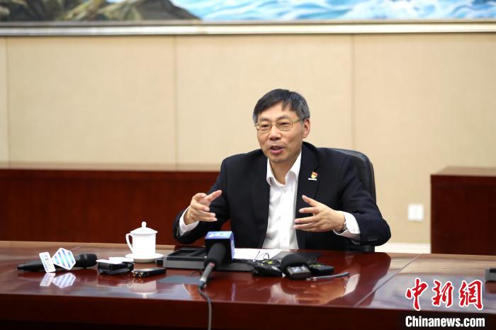 近日，全國(guó)人大代表、浪潮集團(tuán)董事長(zhǎng)兼CEO孫丕恕接受媒體采訪。浪潮集圖供圖