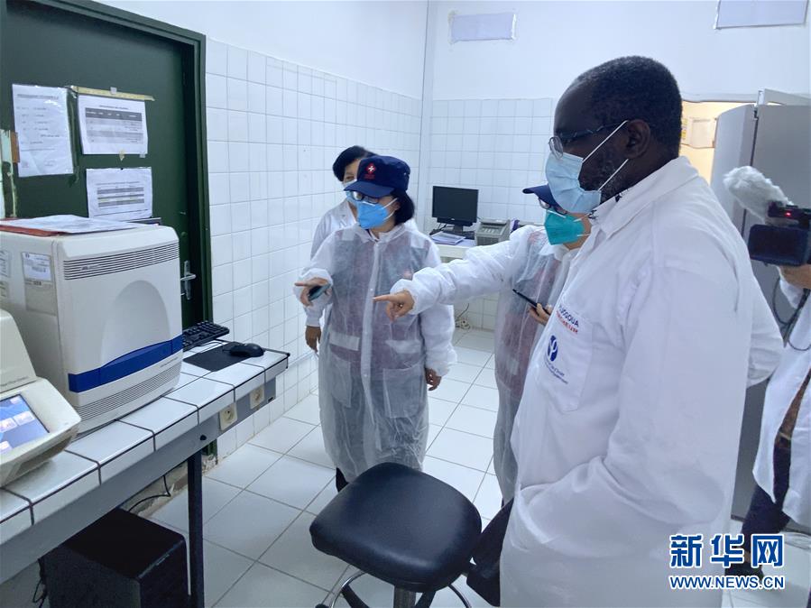 （新華全媒頭條·圖文互動(dòng)）（13）“始終把人民群眾生命安全和身體健康放在第一位”——中國抗疫彰顯“生命至上、人民至上”理念