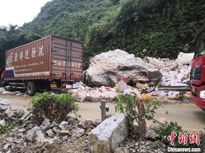 事故現(xiàn)場(chǎng)。　黃鵬 攝