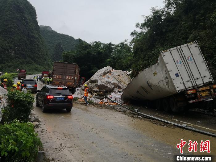 事故現(xiàn)場(chǎng)?！↑S鵬 攝