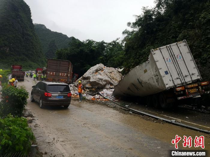 事故現(xiàn)場(chǎng)?！↑S鵬 攝