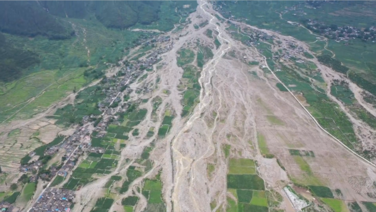 ▲圖為涼山冕寧山洪現(xiàn)場(chǎng)，來(lái)源：四川消防。