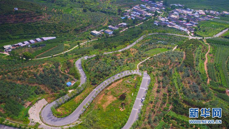（新華全媒頭條·走向我們的小康生活·圖文互動）（1）長城腳下，小康村串成“珍珠鏈”