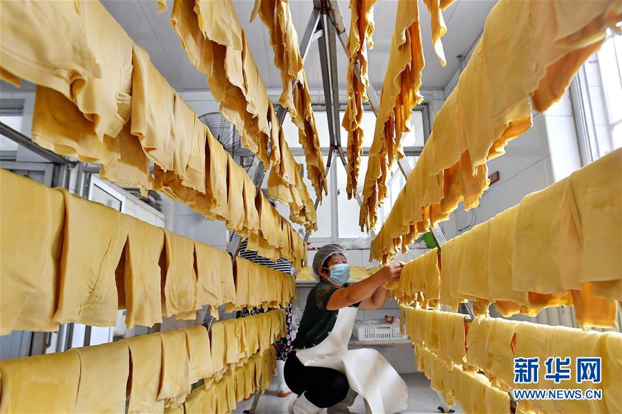 （新華全媒頭條·走向我們的小康生活·圖文互動）（10）長城腳下，小康村串成“珍珠鏈”