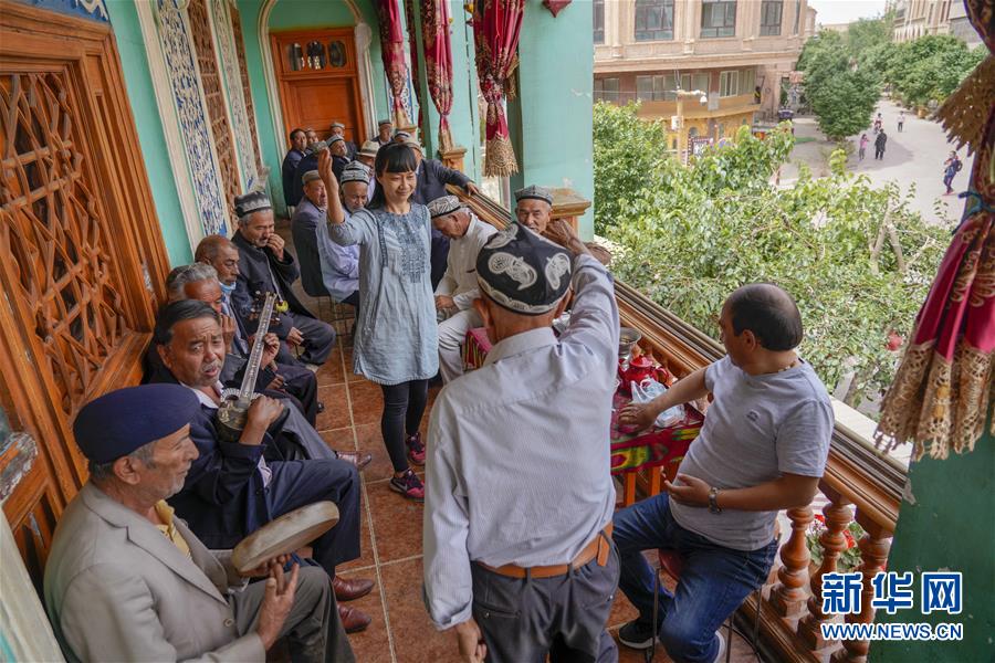 （新華全媒頭條·圖文互動(dòng)）（2）旗引天山南北　譜寫(xiě)發(fā)展新篇——以習(xí)近平同志為核心的黨中央關(guān)心新疆工作紀(jì)實(shí)