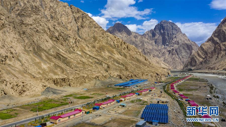 （新華全媒頭條·圖文互動(dòng)）（6）旗引天山南北　譜寫(xiě)發(fā)展新篇——以習(xí)近平同志為核心的黨中央關(guān)心新疆工作紀(jì)實(shí)