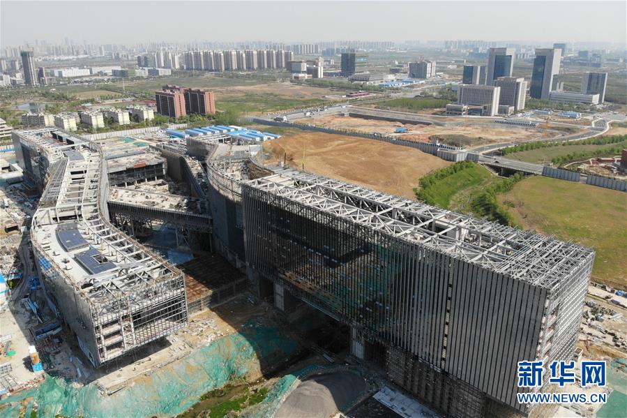 （在習(xí)近平新時(shí)代中國(guó)特色社會(huì)主義思想指引下——新時(shí)代新作為新篇章·習(xí)近平總書(shū)記關(guān)切事·圖文互動(dòng)）（5）探“微觀(guān)世界” 抓“關(guān)鍵變量”——我國(guó)科學(xué)家與量子“糾纏”的故事