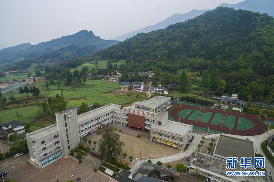 （習(xí)近平的小康故事·圖文互動(dòng)）（4）“文明其精神，野蠻其體魄”——習(xí)近平同少年兒童的故事