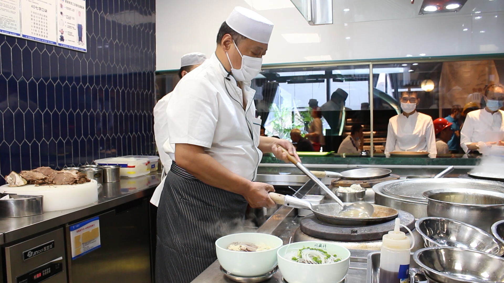 【陜菜大師和他們的拿手菜】烏平：“知足者常樂，食客愛吃我做的牛羊肉泡饃，就是我最大的滿足”_fororder_圖片7