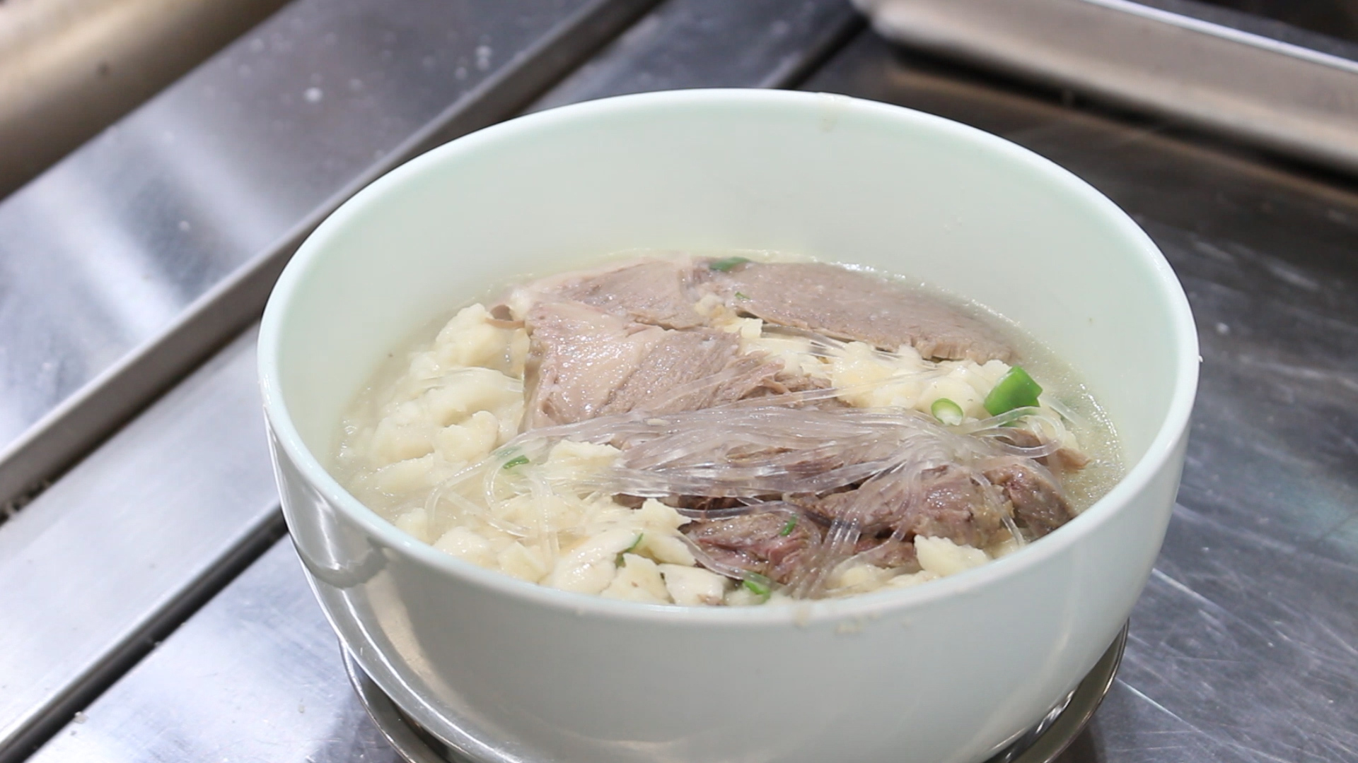 【陜菜大師和他們的拿手菜】烏平：“知足者常樂，食客愛吃我做的牛羊肉泡饃，就是我最大的滿足”_fororder_圖片8