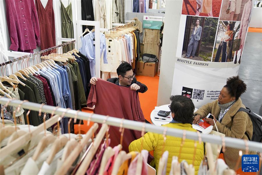 （新華全媒頭條·圖文互動(dòng)）（11）鯤鵬展翅九萬里——以習(xí)近平同志為核心的黨中央引領(lǐng)中華民族邁向偉大復(fù)興述評