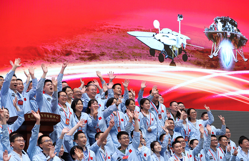 2021年5月15日，北京航天飛行控制中心青年科技人才群體慶祝我國首次火星探測任務(wù)著陸火星成功。 