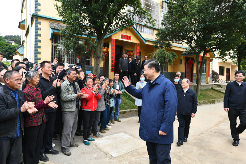 2021年4月25日，習(xí)近平總書記在廣西桂林市全州縣才灣鎮(zhèn)毛竹山村考察時，同鄉(xiāng)親們親切交流。新華社記者 謝環(huán)馳 攝.jpg?x-oss-process=style/w10